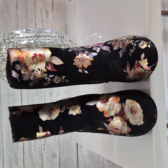 SOFREE Floral Velvet Ankle Boots - Picture 6 of 9